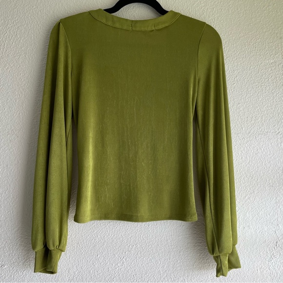 Crave Fame V-Neck Long-Sleeve Top MEDIUM - Picture 2 of 7